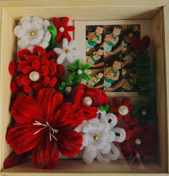Signature Frame — your photo framed inside hand-shaped craft-wire flowers